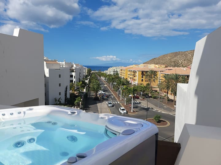 Penthouse with Jacuzzi & Ocean/Pool Views